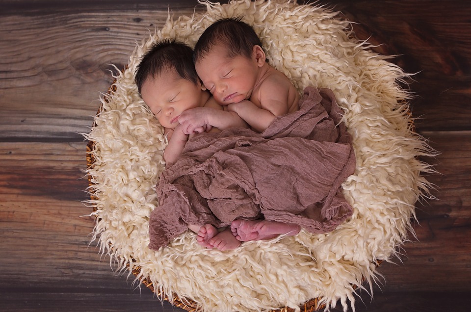 dormir con gemelos